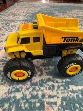 Tonka Claw Dump Truck Monster Truck Toy